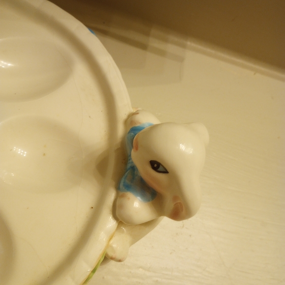 Ceramic Easter Egg Display Plate and matching salt and pepper shakers - Picture 5 of 11